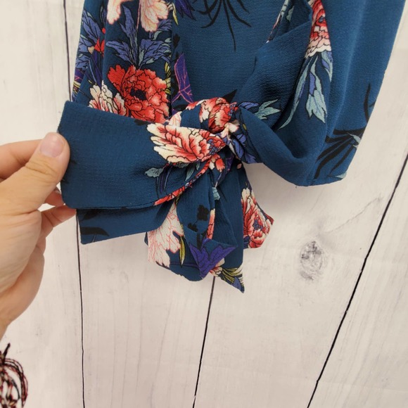 Windsor High Neck Open Back with Bow Tie Back Fitted Crop Top EUC Large - Picture 3 of 4